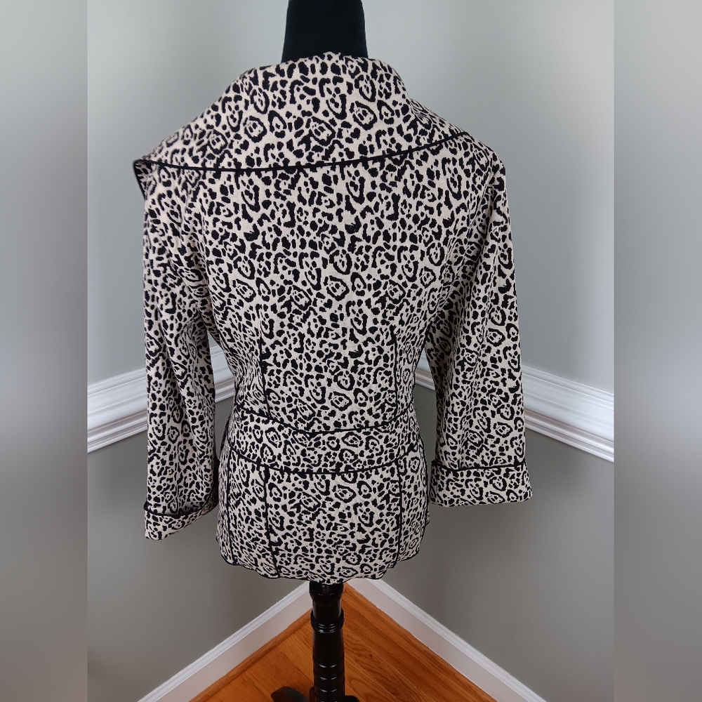 Leopard print, snap and tie closure jacket - Picture 5 of 6